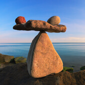 balancierende Steine - Körper in Balance